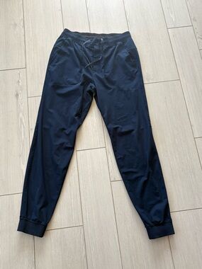 Lululemon men’s joggers. Size medium.